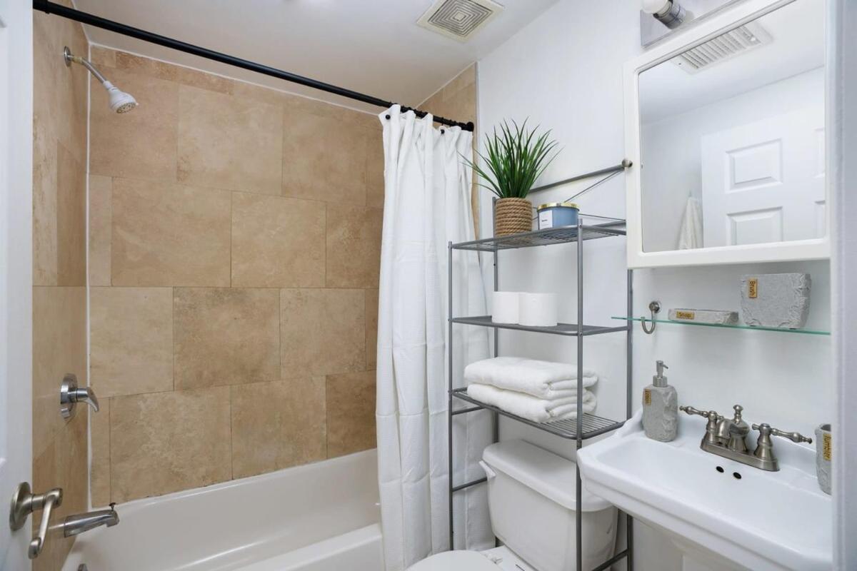 Apartment 1435-3 3 Bedrooms 2bath W&d Prime Upper East *